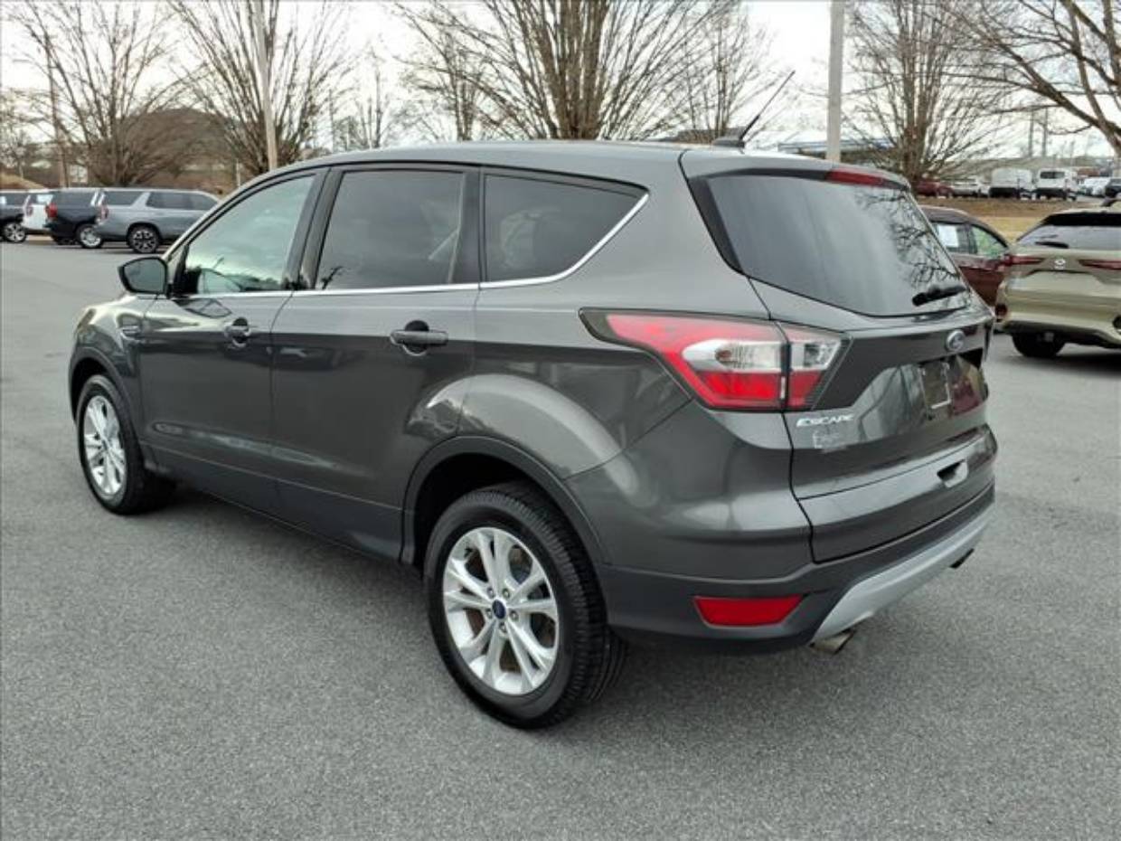 Used 2017 Ford Escape SE with VIN 1FMCU9G90HUB08659 for sale in Abingdon, VA