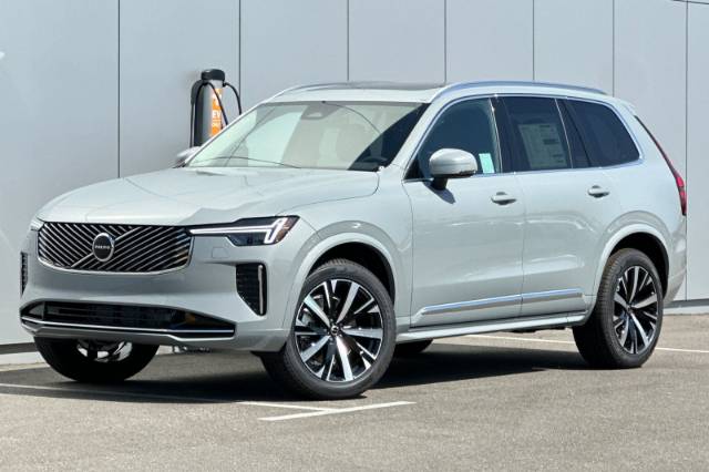 2025 Volvo XC90 B6 Core