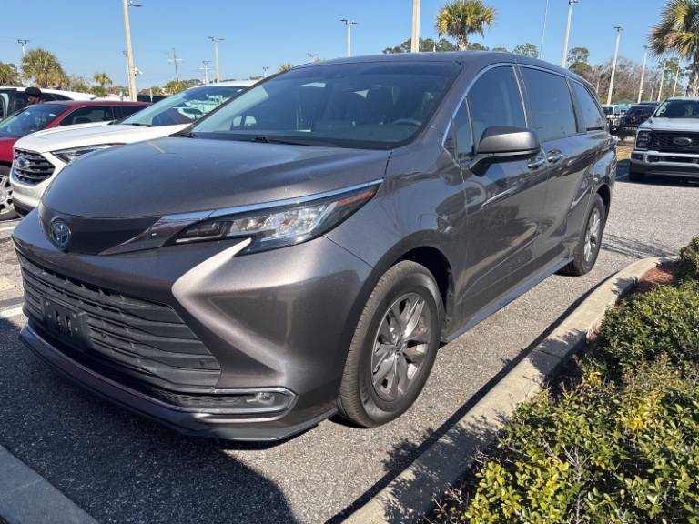 2022 Toyota Sienna XLE