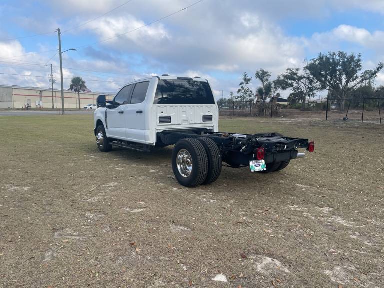 2025 Ford F-350 XL 4X2 Gas Cab Cassis