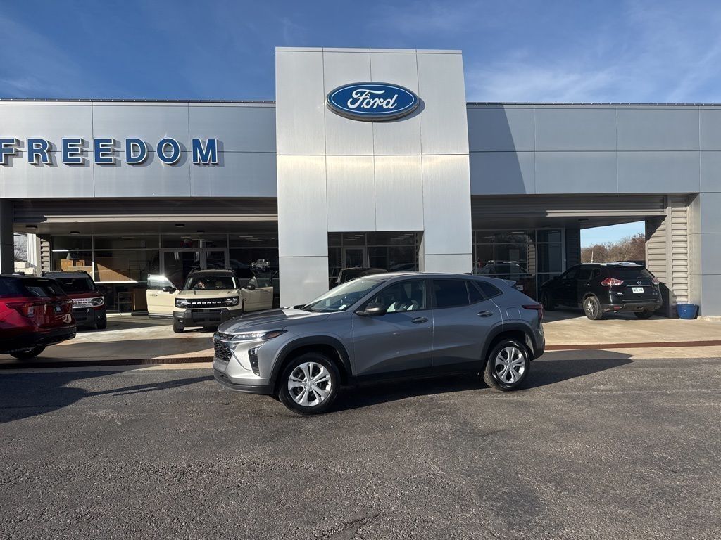 2025 Chevrolet Trax LS