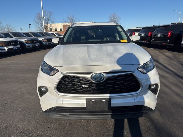 Used 2022 Toyota Highlander XLE with VIN 5TDHBRCH6NS554800 for sale in Kansas City