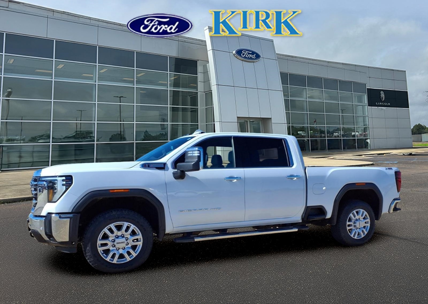2024 GMC Sierra 4WD Crew Cab Standard Box SLT's photo