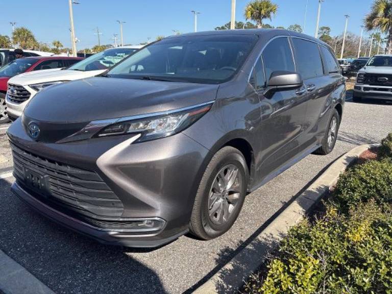 2022 Toyota Sienna XLE
