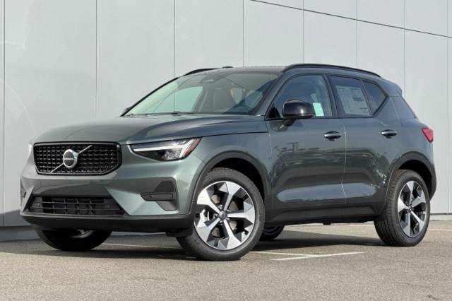 2026 Volvo XC40 B5 Core
