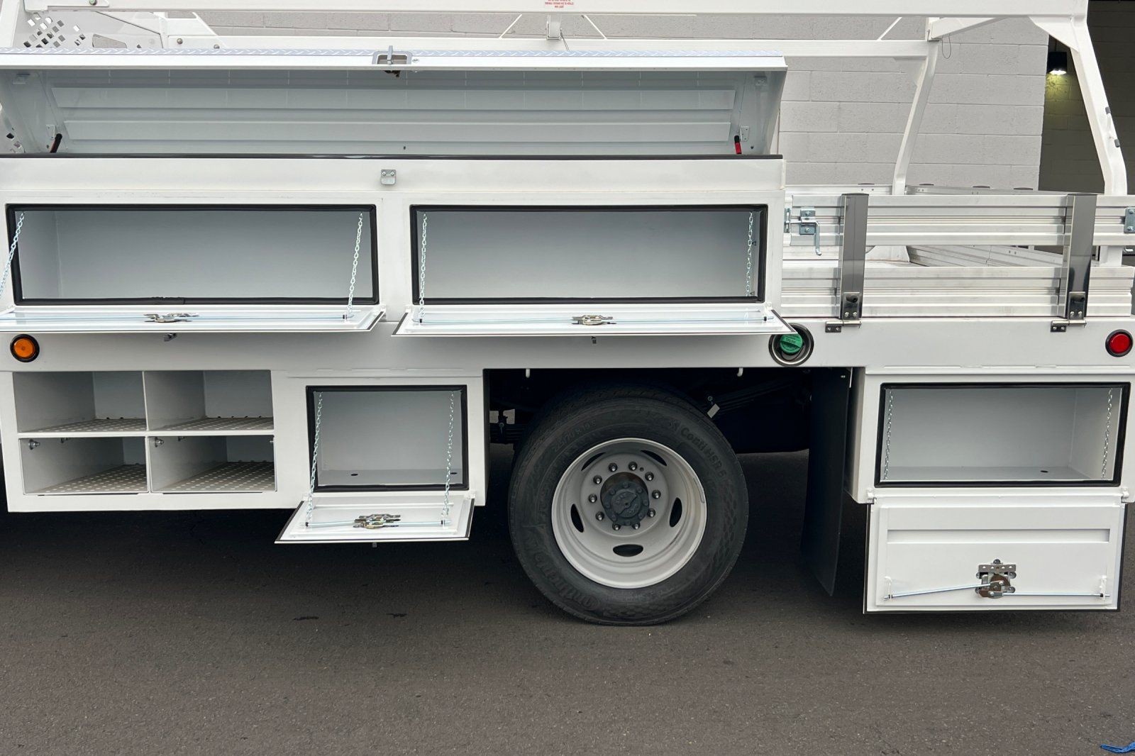 2024 Ford F-550 Super Duty Chassis Cab XL - Photo 24