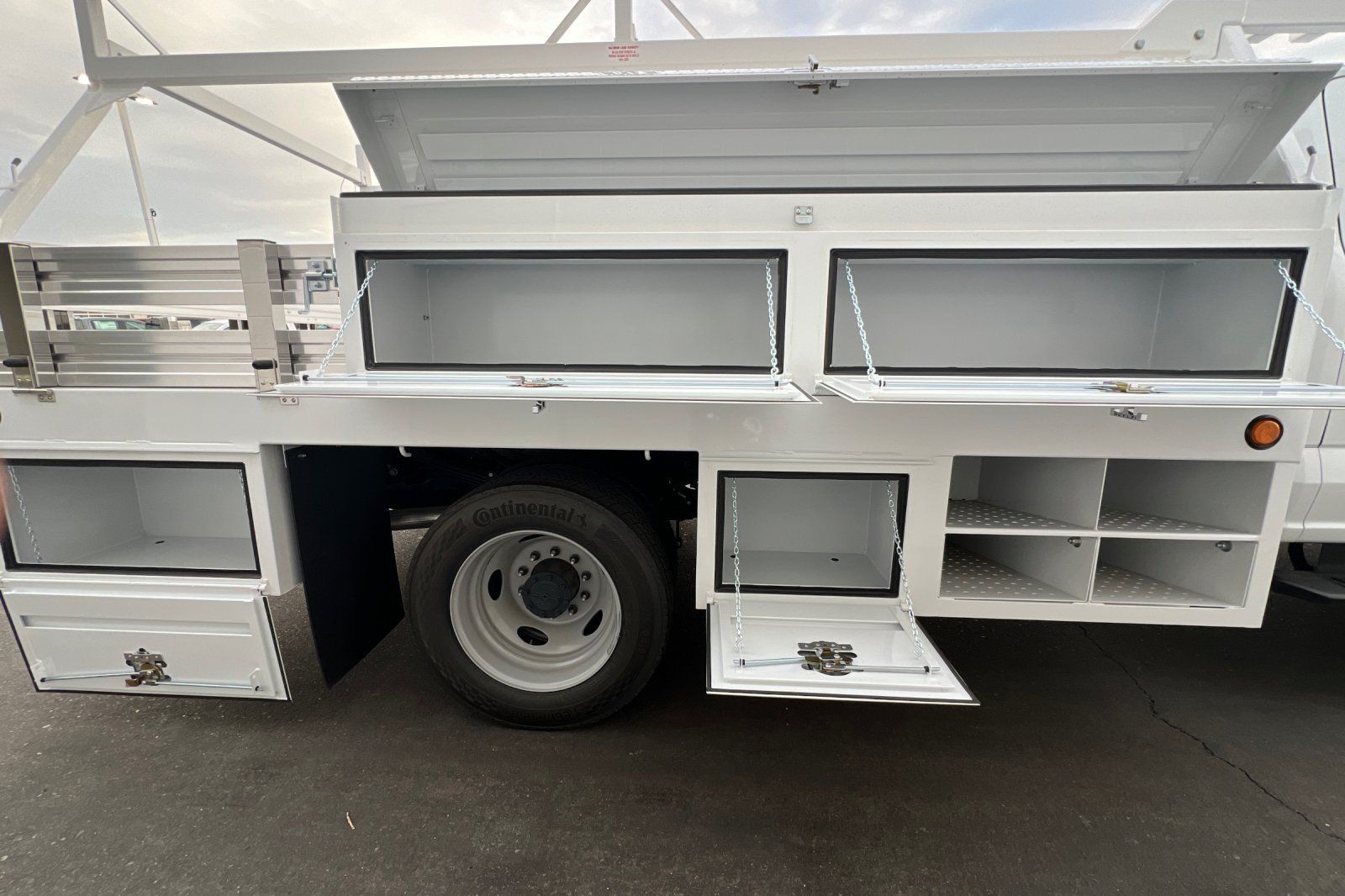 2024 Ford F-550 Super Duty Chassis Cab XL - Photo 26