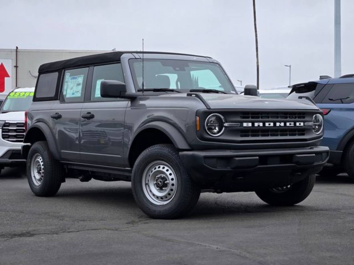 2025 Ford Bronco Base 4x4's photo