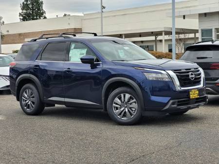 2025 Nissan Pathfinder SV