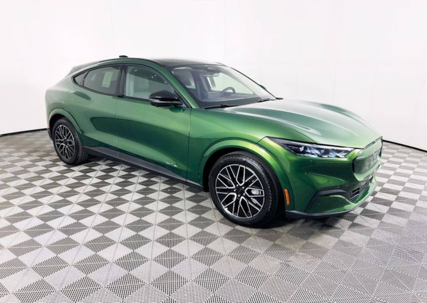 2025 Ford Mustang-Mach-e Premium's photo