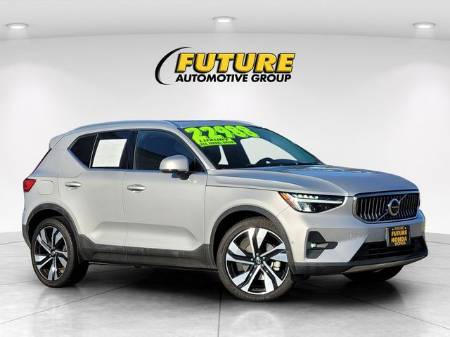 2023 Volvo XC40 B5 Plus Bright Theme