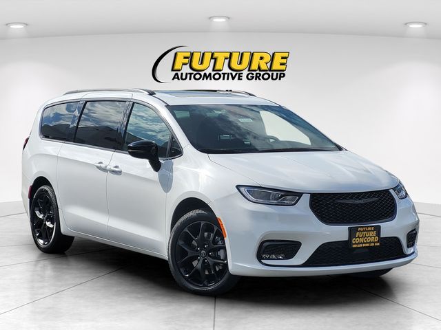 New 2026 Chrysler Pacifica Limited