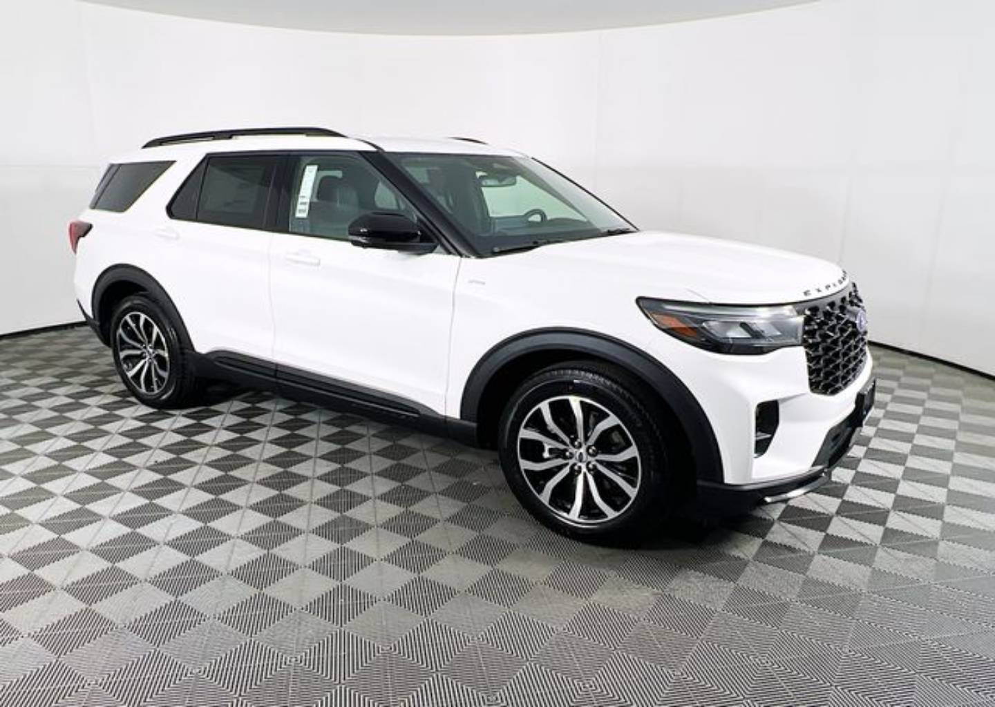 2026 Ford Explorer ST-LINE RWD's photo
