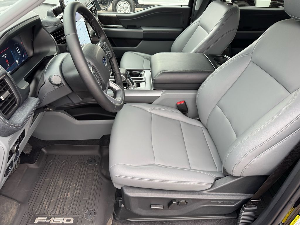 2025 Ford F-150 Lightning Flash - Photo 7