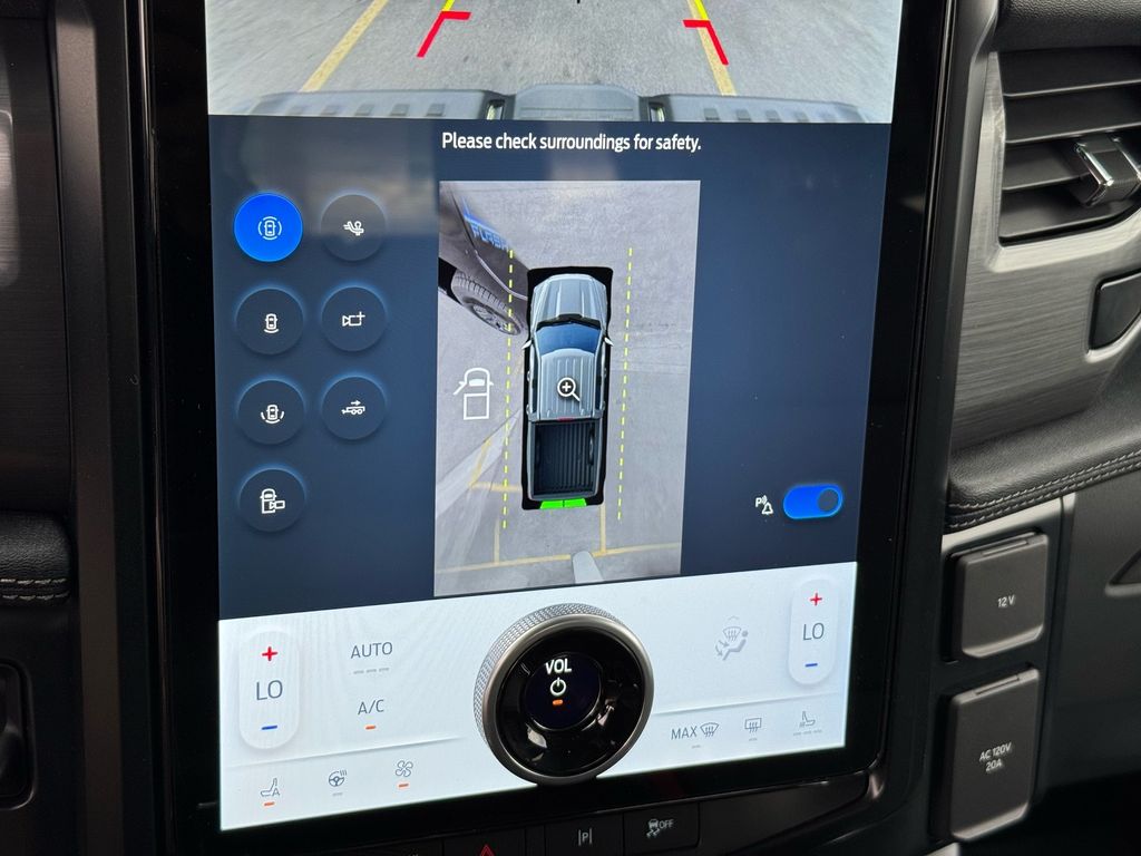 2025 Ford F-150 Lightning Flash - Photo 12