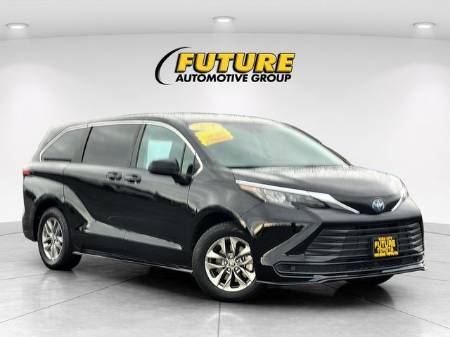 2024 Toyota Sienna LE