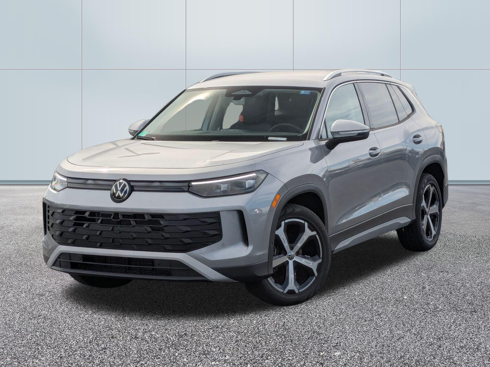 New 2025 Volkswagen Tiguan SE