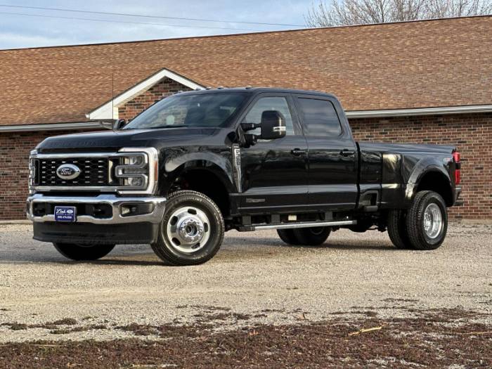 2026 Ford Super Duty F-350 DRW LARIAT