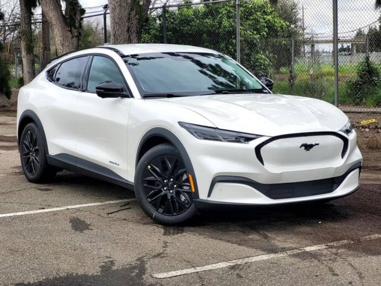 2026 Ford Mustang-Mach-e Select's photo