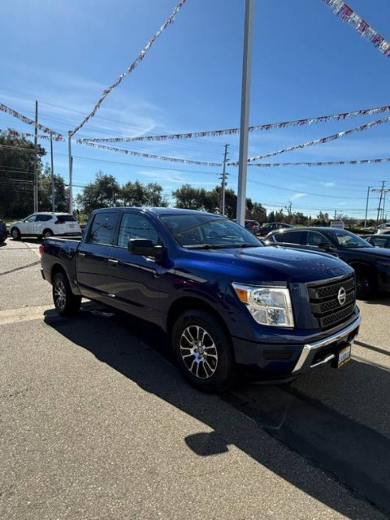 2022 Nissan Titan SV