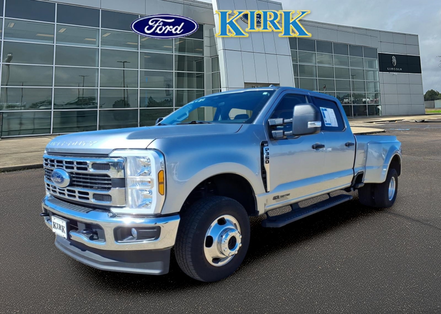 2024 Ford F-350 XLT 4x4 Crew Cab 8' Box DRW's photo