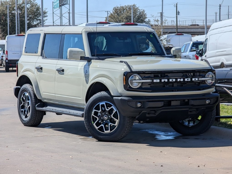 2026 Ford Bronco Outer Banks