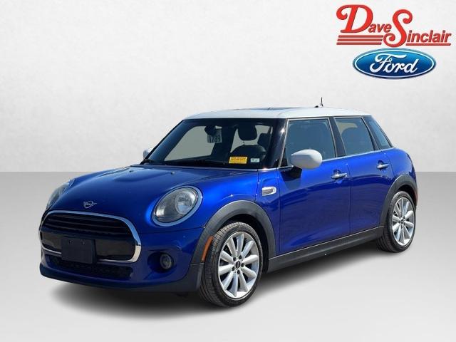 2020 MINI Hardtop Cooper Oxford Edition's photo