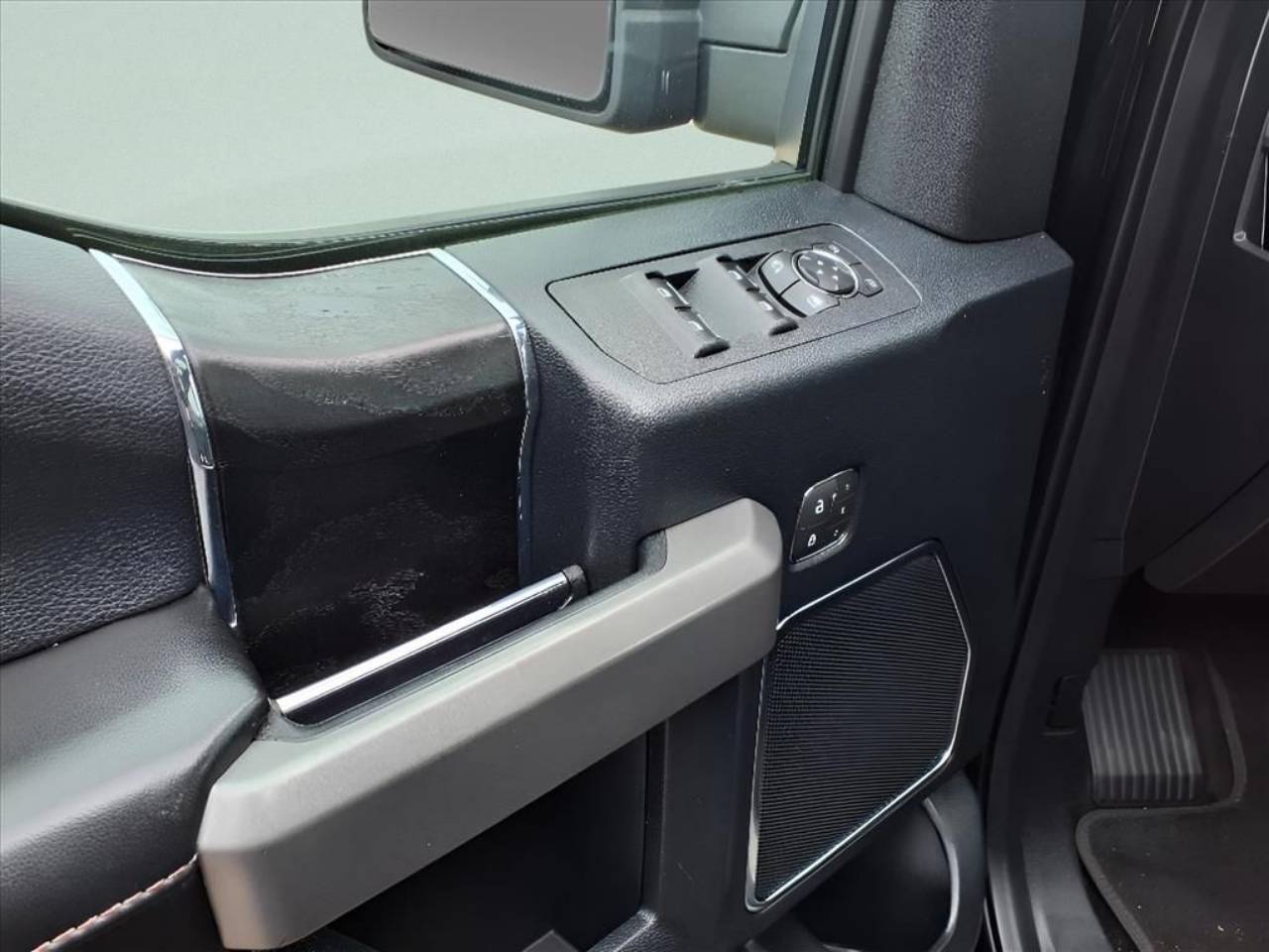 2018 Ford F-150 Platinum - Photo 11