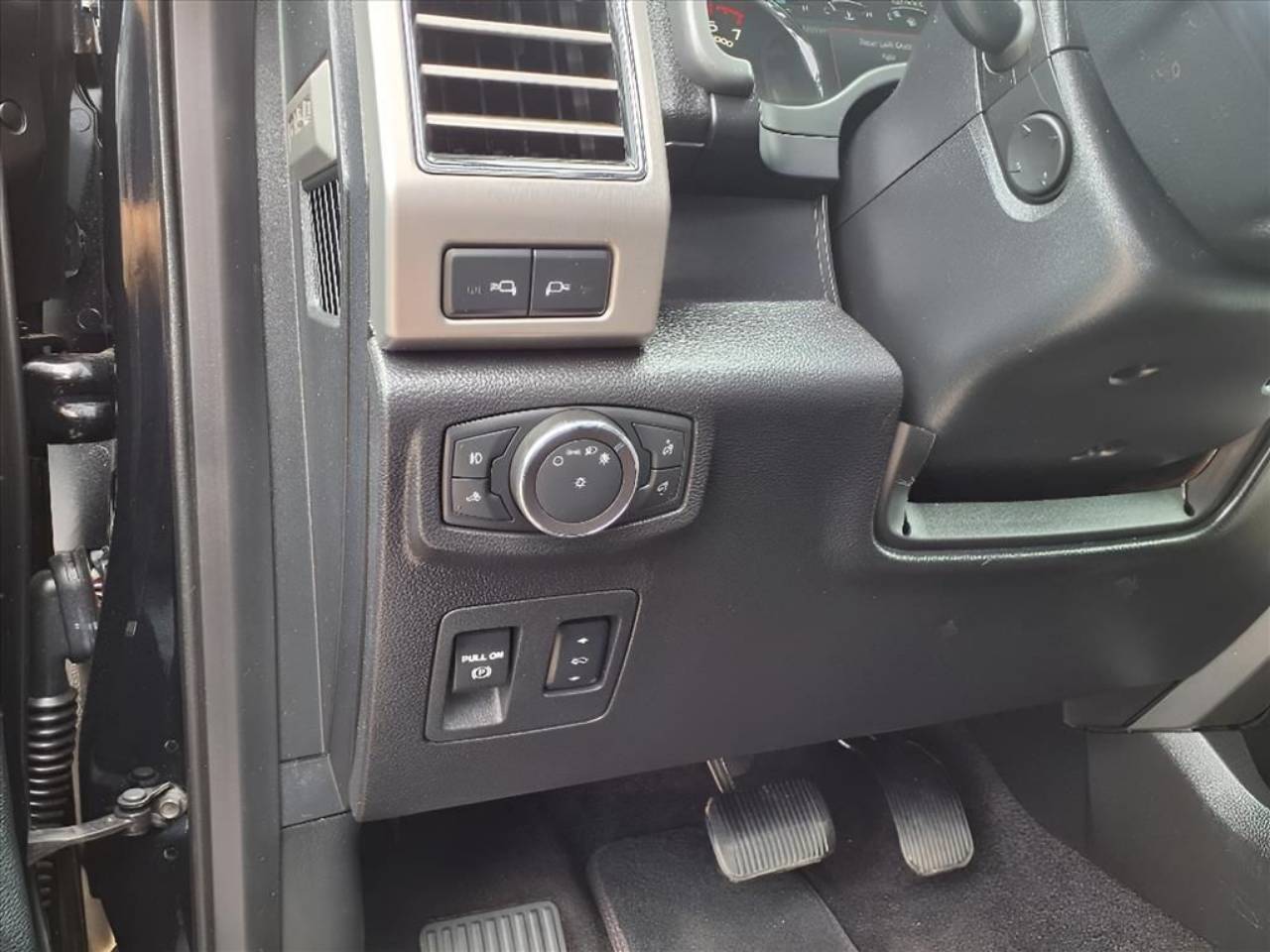 2018 Ford F-150 Platinum - Photo 12
