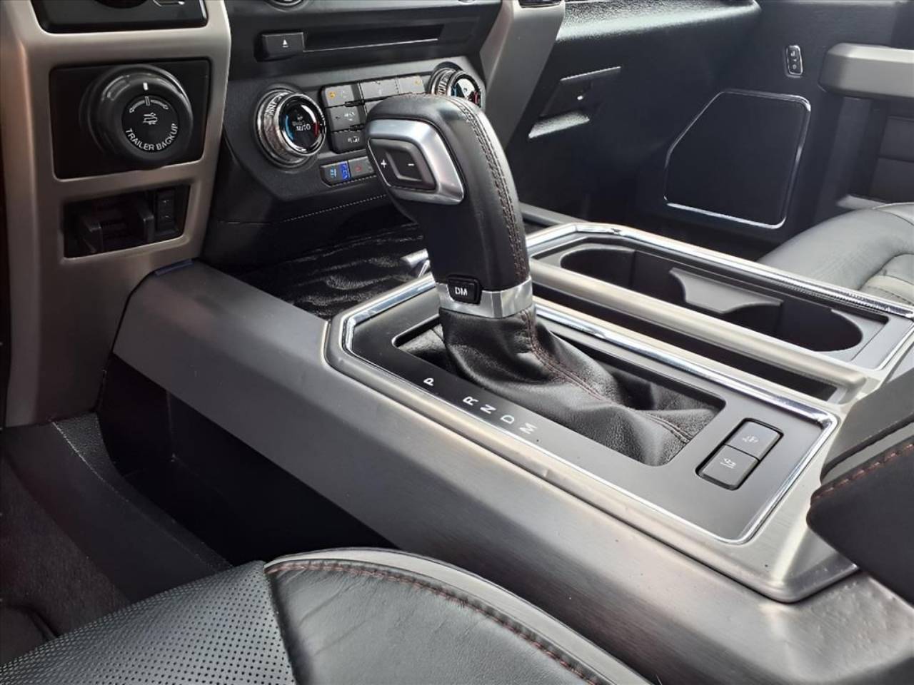 2018 Ford F-150 Platinum - Photo 17