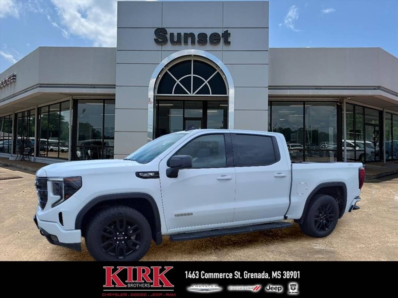 2023 GMC Sierra 4WD Crew Cab Short Box Elevation's photo