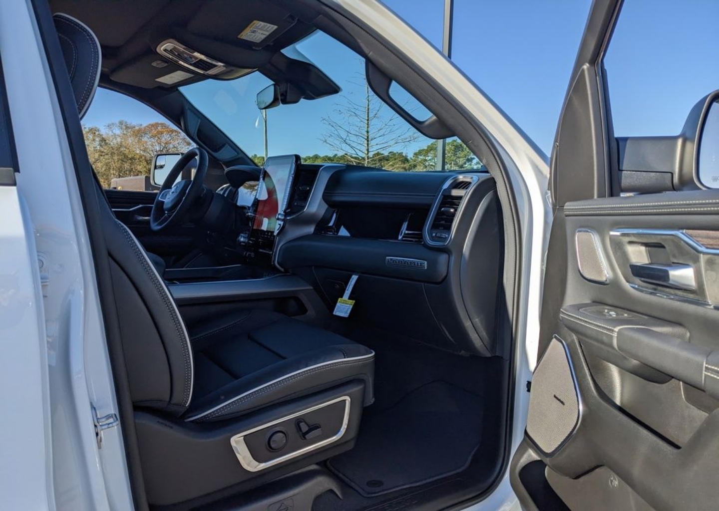 2026 RAM 1500 Laramie - Photo 44