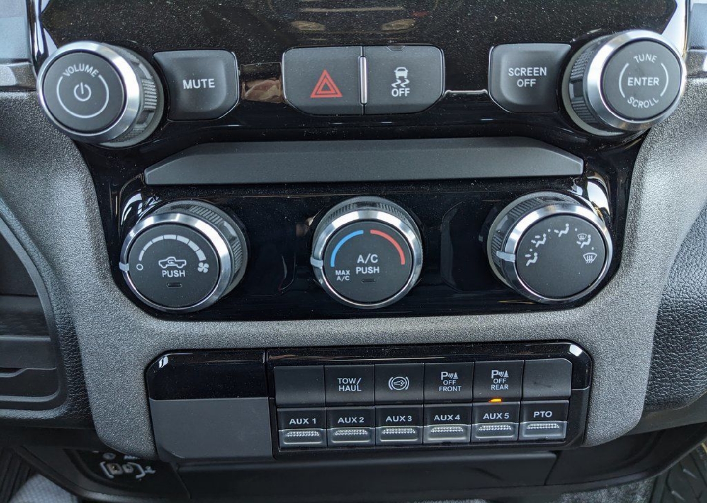 2026 RAM 3500 Chassis Tradesman - Photo 26