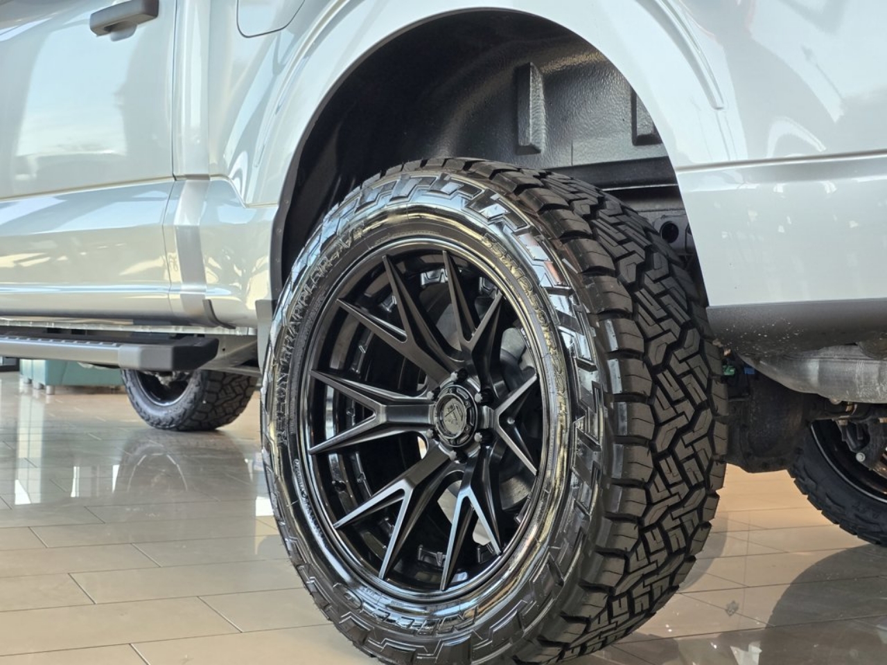 2025 Ford F-150 STX - Photo 8