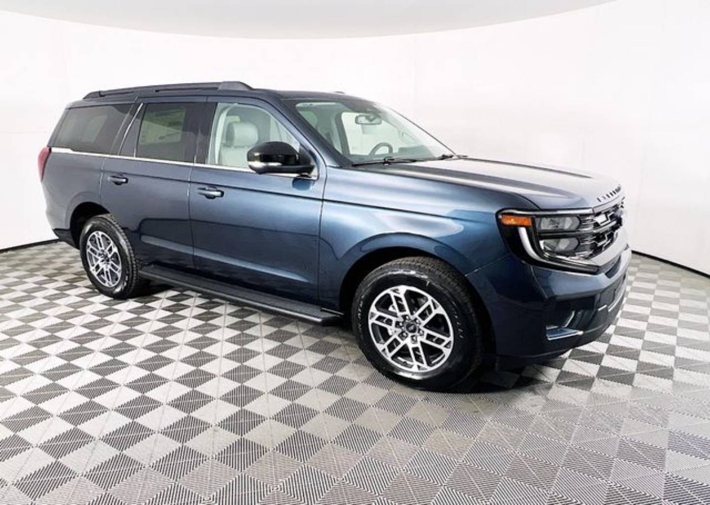 2026 Ford Expedition Active 4x4's photo