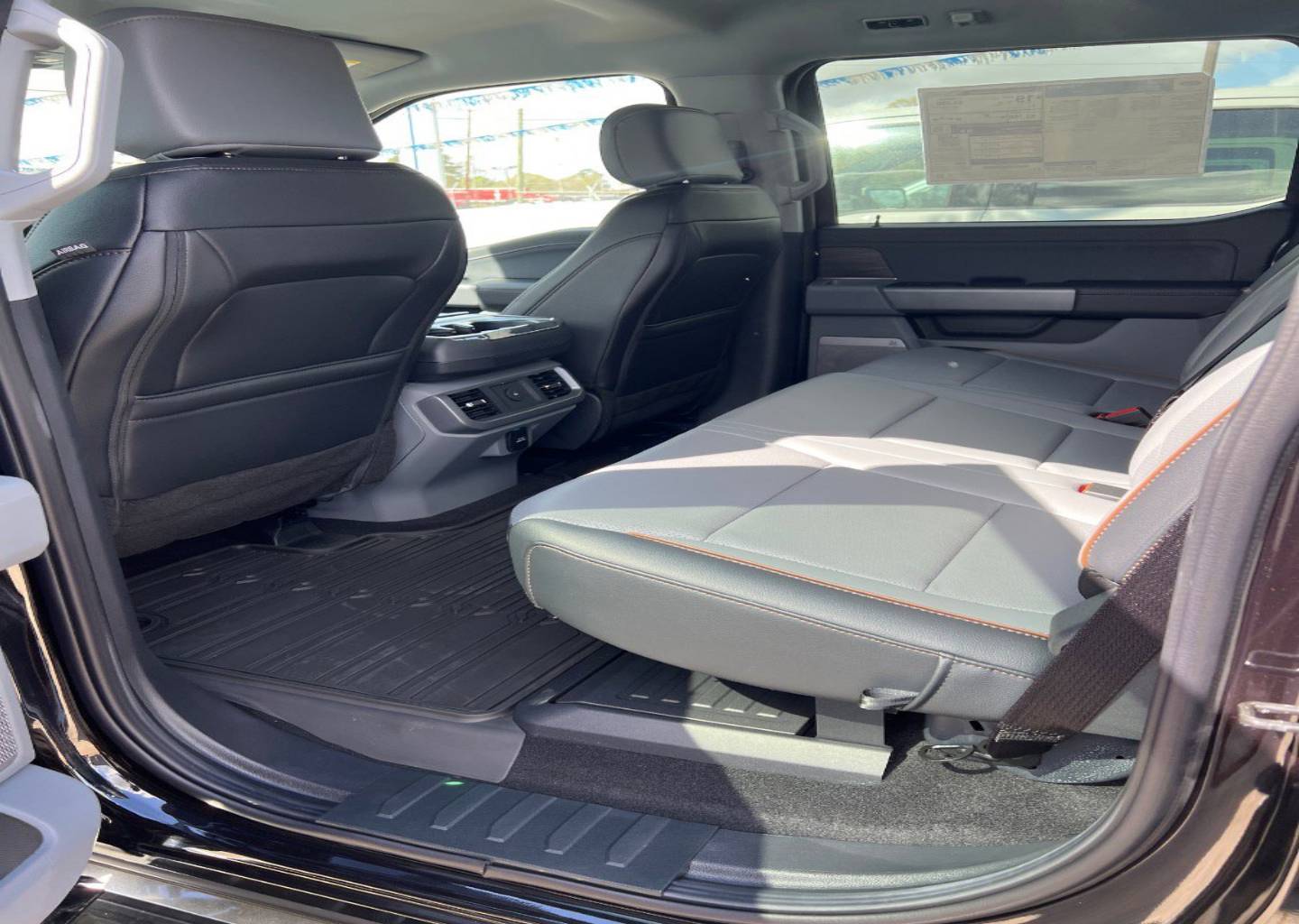 2025 Ford F-150 Lariat - Photo 6