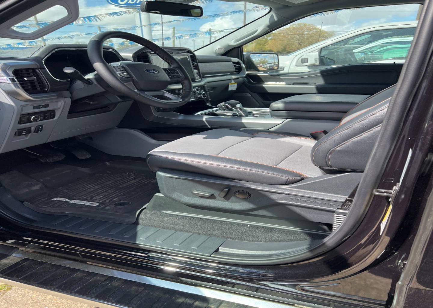 2025 Ford F-150 Lariat - Photo 8