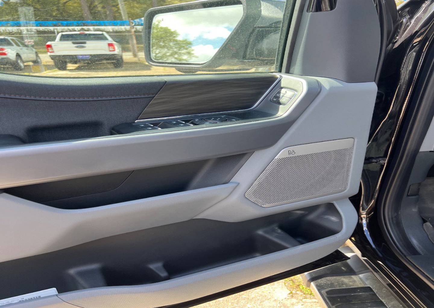 2025 Ford F-150 Lariat - Photo 9
