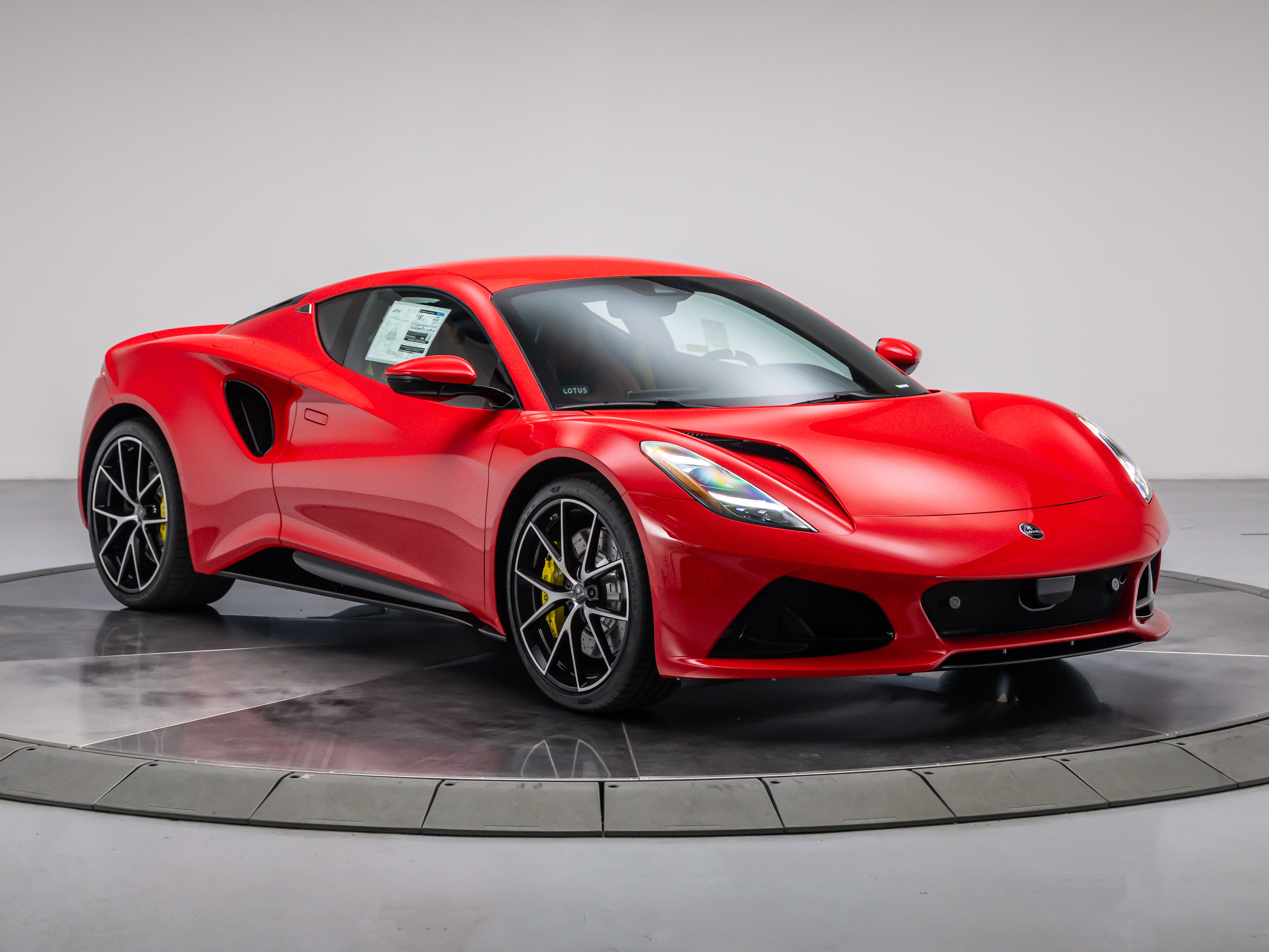 2026 Lotus Emira - Photo 6