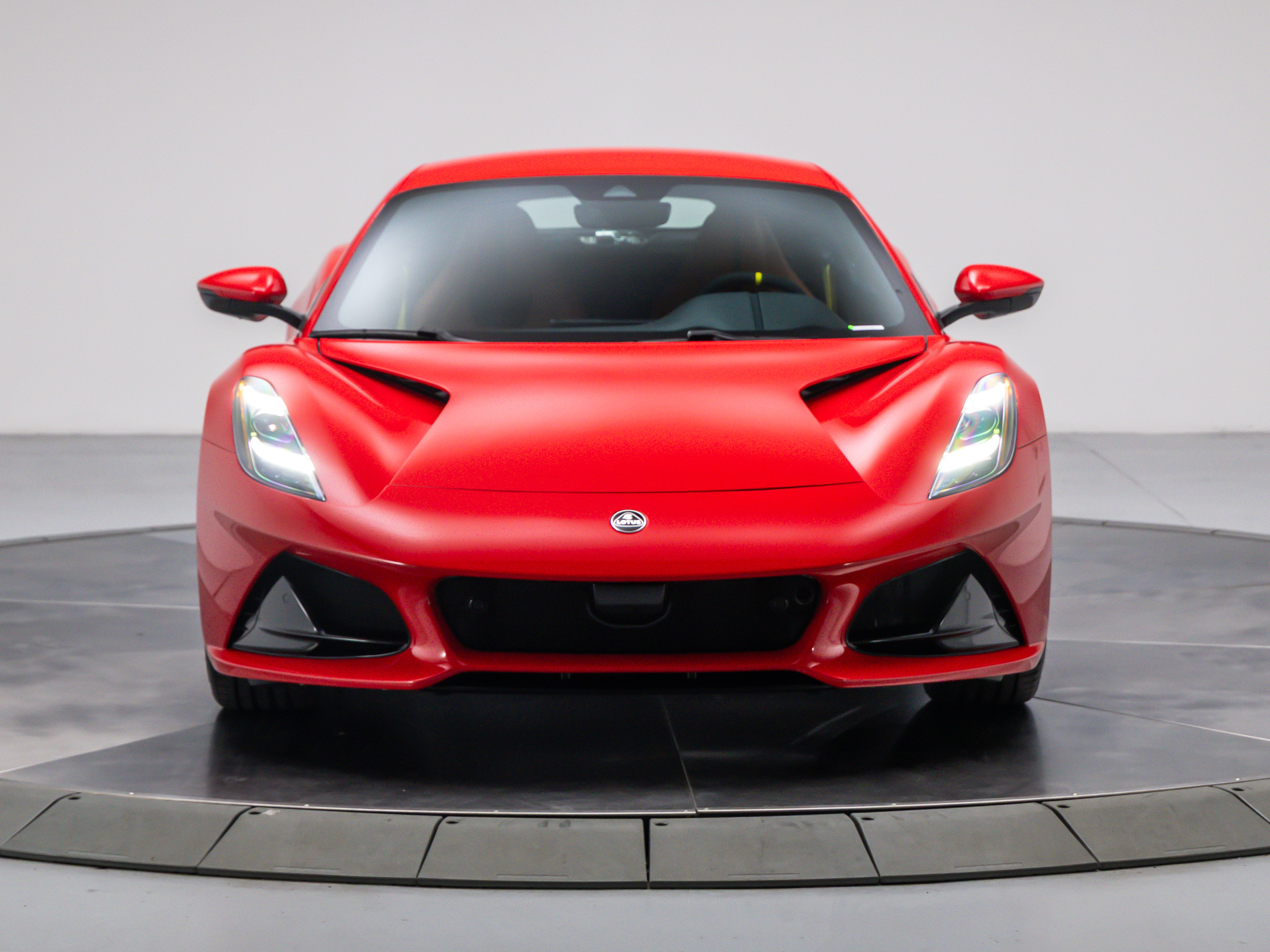 2026 Lotus Emira - Photo 7