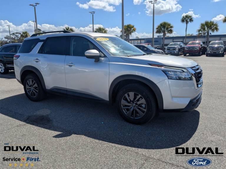 2022 Nissan Pathfinder SV