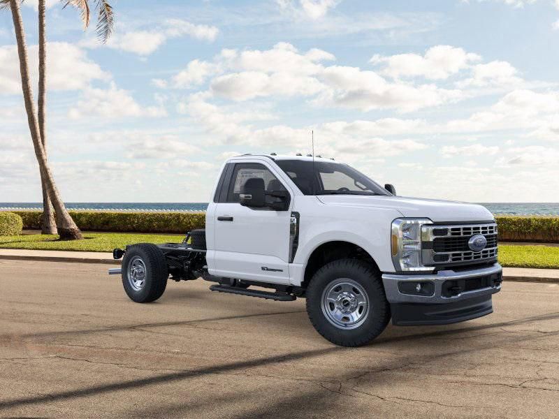 2025 Ford F-350 Super Duty Chassis Cab XLT - Photo 7