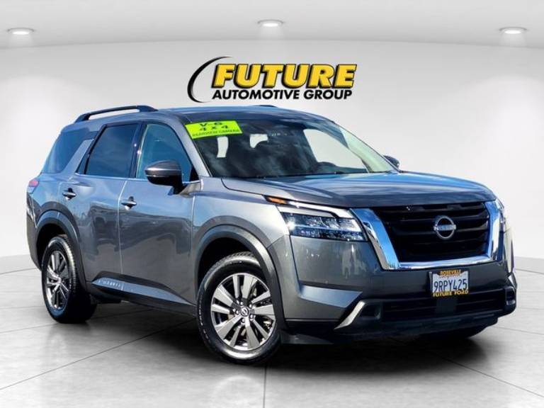 2022 Nissan Pathfinder SV