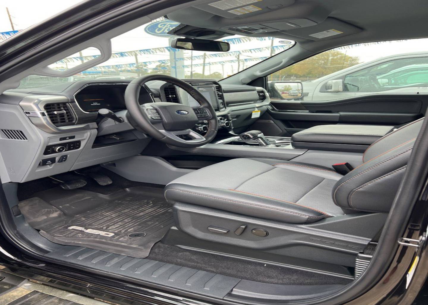2025 Ford F-150 Lariat - Photo 14