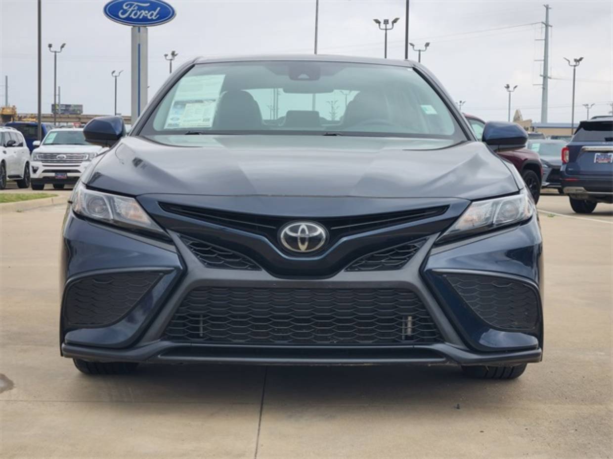 Used 2021 Toyota Camry SE with VIN 4T1G11AKXMU469947 for sale in Gainesville, TX