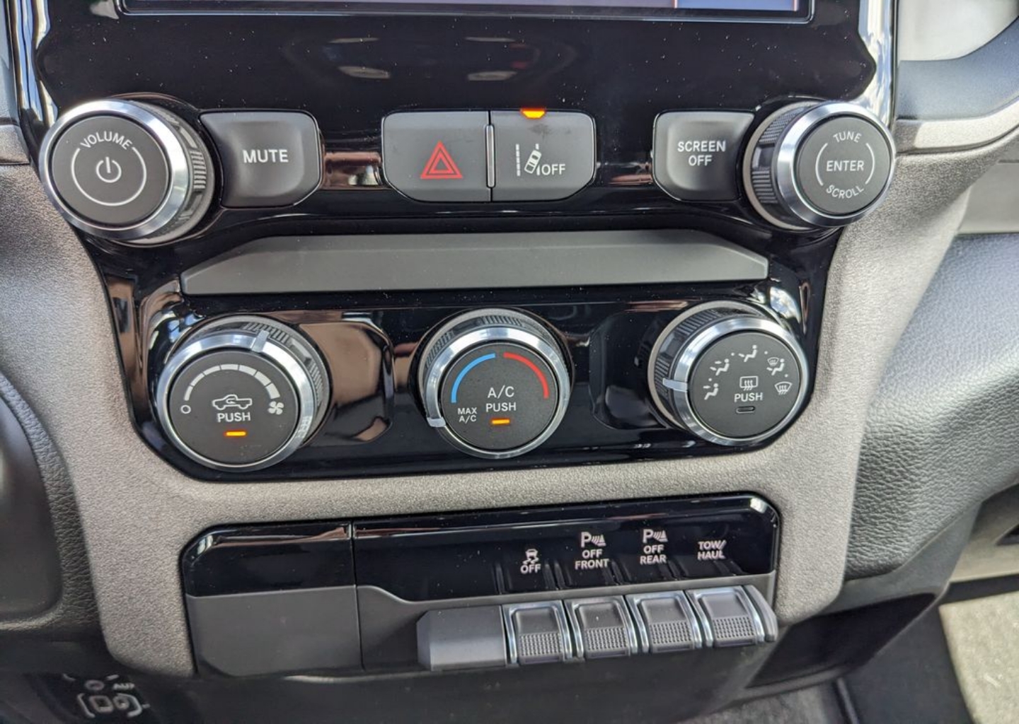 2026 RAM 1500 Express - Photo 29