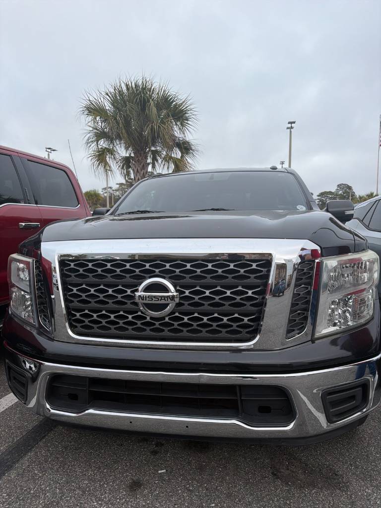 2017 Nissan Titan SV
