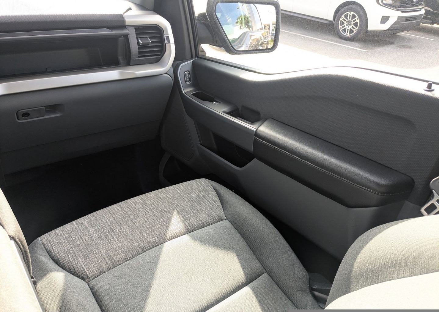 2023 Ford F-150 XLT - Photo 18