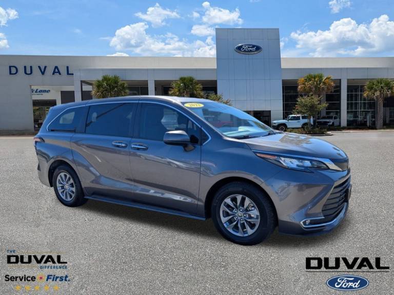 2022 Toyota Sienna XLE