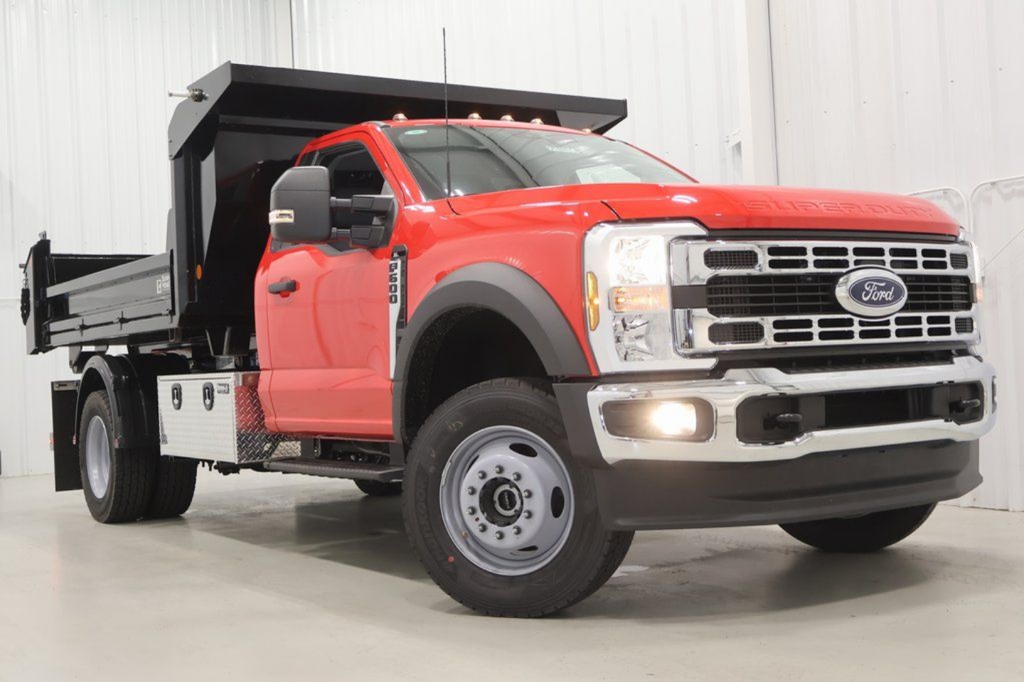 2025 Ford F-600 Super Duty Chassis Cab XL - Photo 31